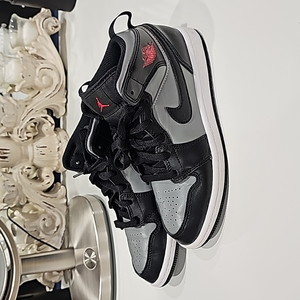 AIR JORDAN 1 MID GS "Shadow / Red" Never worn outside. Size 2Youth